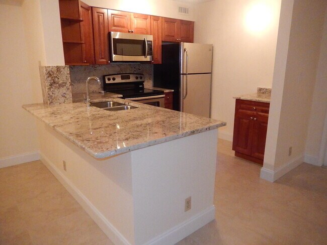Building Photo - 3017 N Oakland Forest Dr