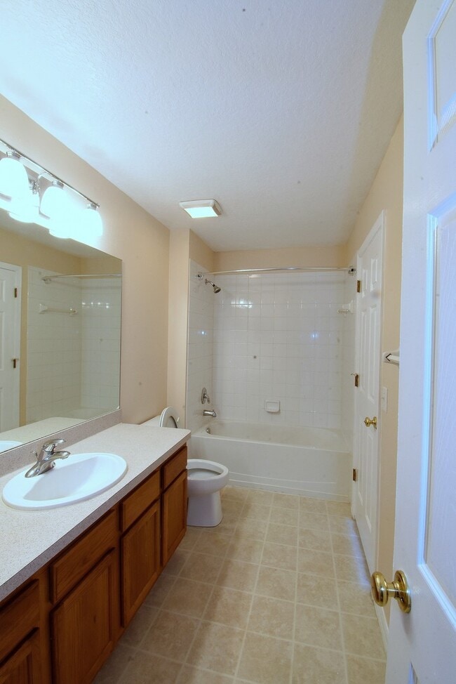 Building Photo - 2B 1.5B Townhome for Rent in Seffner