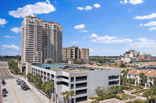 Building Photo - Stunning Berkman Plaza Condo