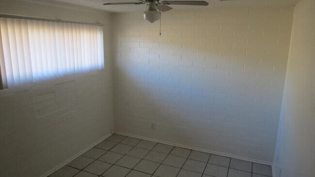 Building Photo - 4329 N Longview Ave