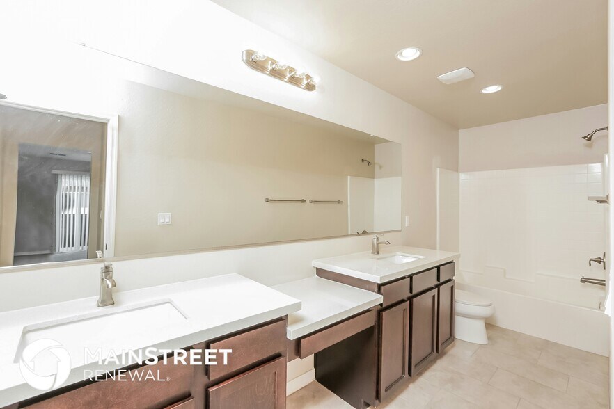 Building Photo - 2000 N 36th St