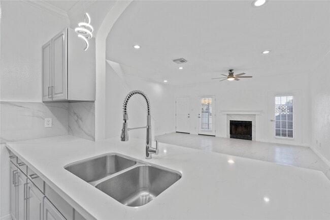 Building Photo - 6000 Reims Rd