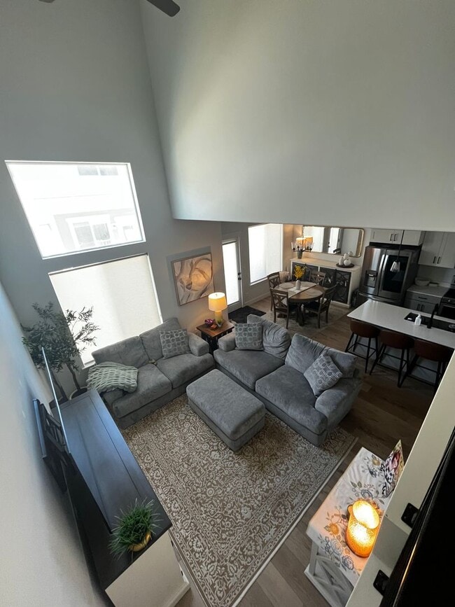 Building Photo - Beautiful Vinyard Townhouse