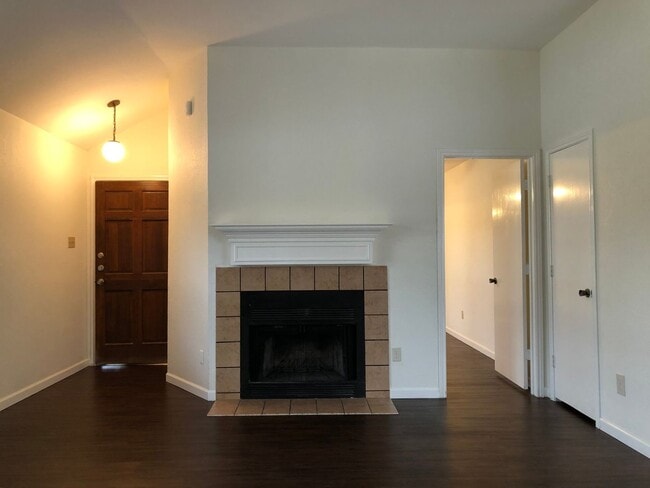 Building Photo - 208 E Denton Dr