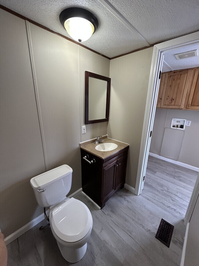 Building Photo - 405 Debby St