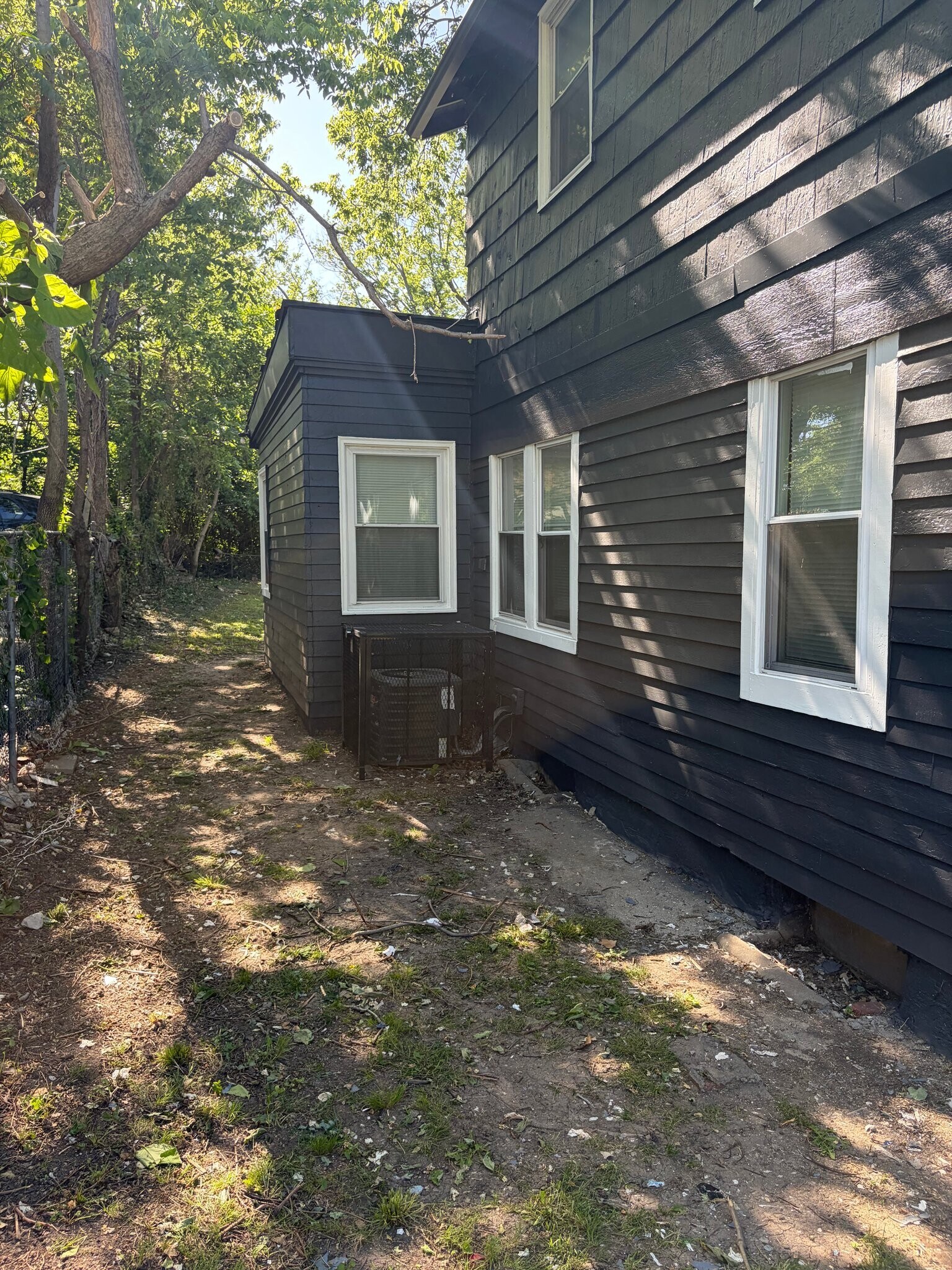 Building Photo - 5038 S Benton Ave