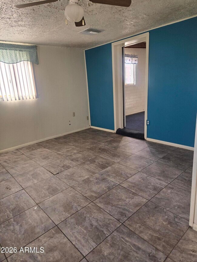 Building Photo - 302 3rd St