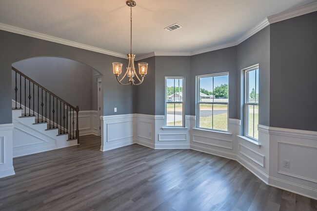 Building Photo - 281 Cypress Creek Dr NE
