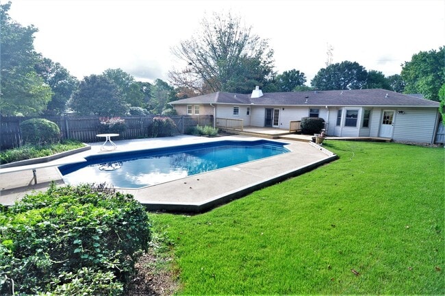 Building Photo - Large home with a pool.