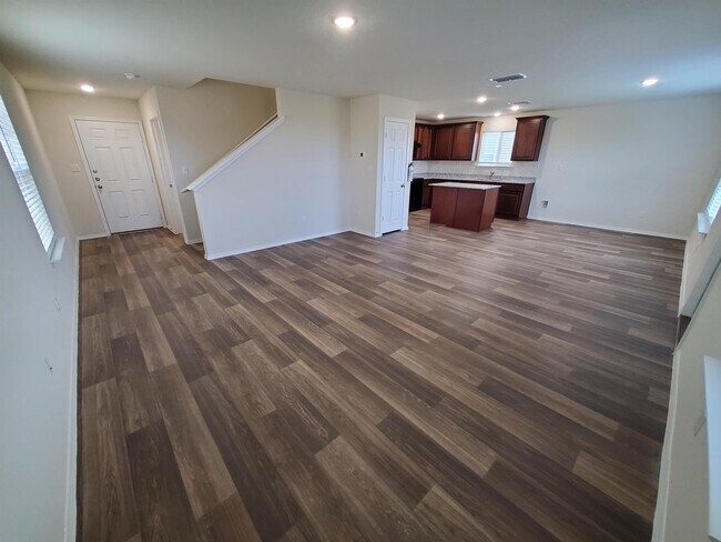 Building Photo - 743 Retama Pass