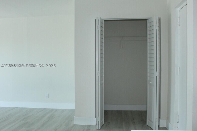 Building Photo - 899 West Dr