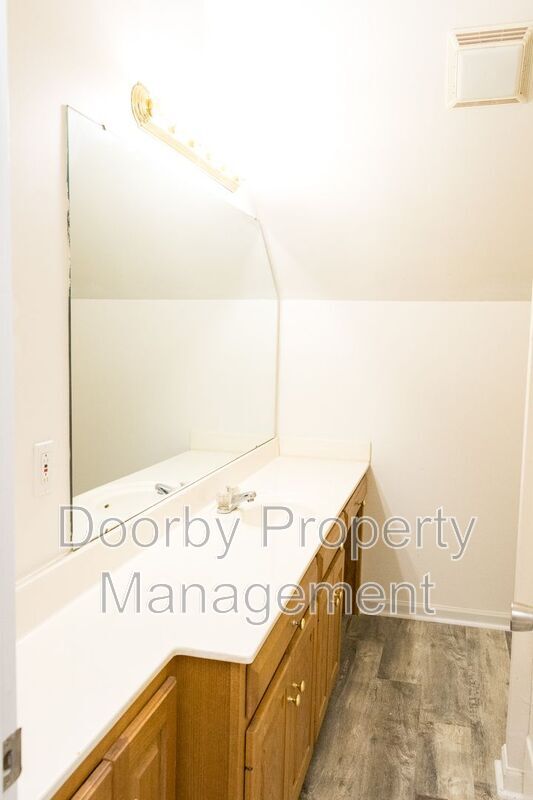 Building Photo - 1004 Roselawn Dr