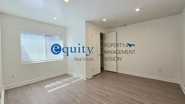 Building Photo - Newly Remodeled!
