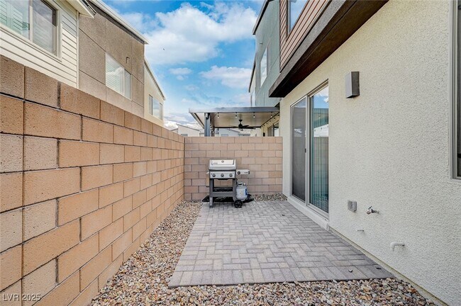 Building Photo - 9276 Desert Pearl Ave