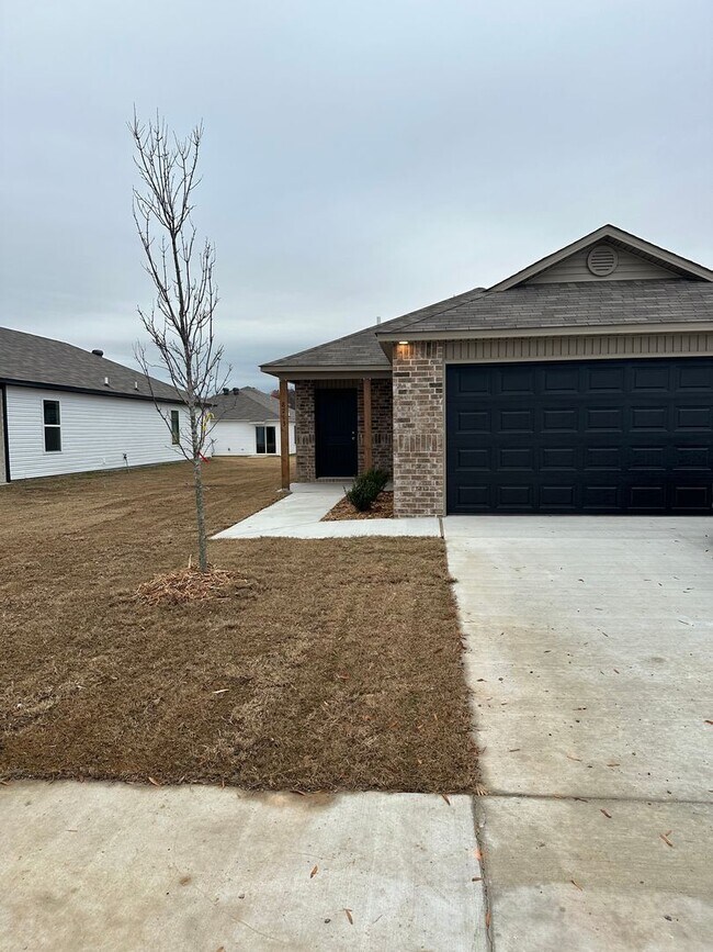 Building Photo - Available May 22nd! — Charming 3-Bedroom Home in White Oak Crossing | Cozy Living You’ll Love