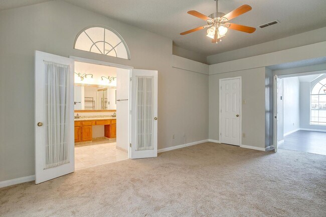 Building Photo - Open Floorplan with 3 Bed, 2 Bath Home in Established Neighborhood- Fort Worth- 76120