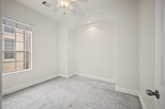 Building Photo - 2923 Pease St
