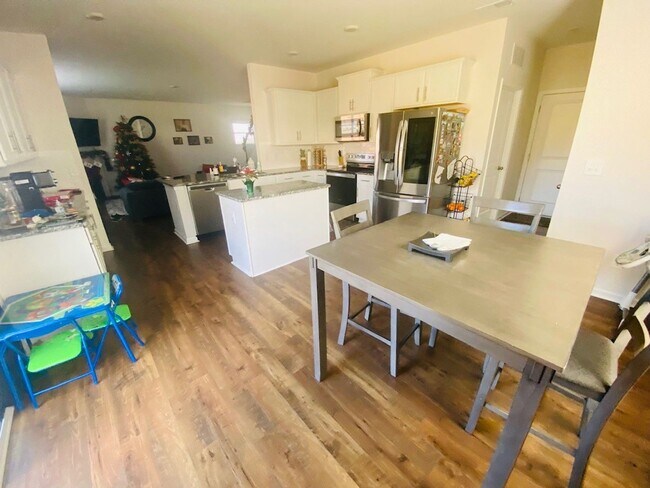 Building Photo - Special! $500 off the first two months' rent with a lease signed in June.