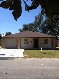 Building Photo - November Movein