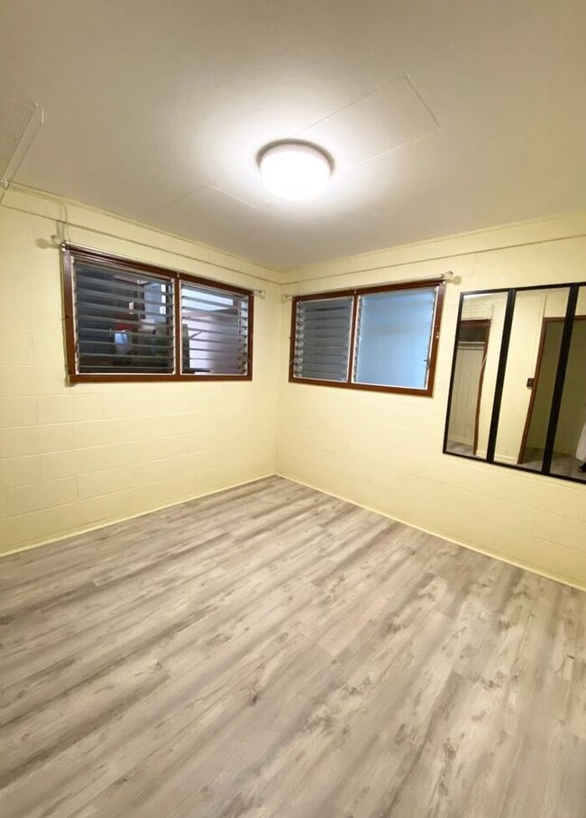 Building Photo - Aiea: 3-bedroom 1-bath w/1 covered parking...