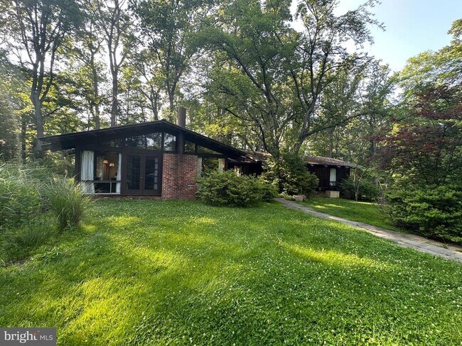 Building Photo - 2556 Vale Ridge Court
