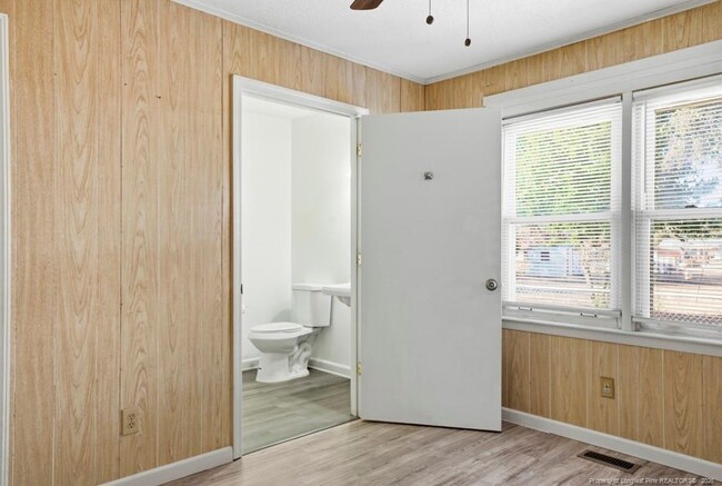 Building Photo - 815 Bedrock Dr