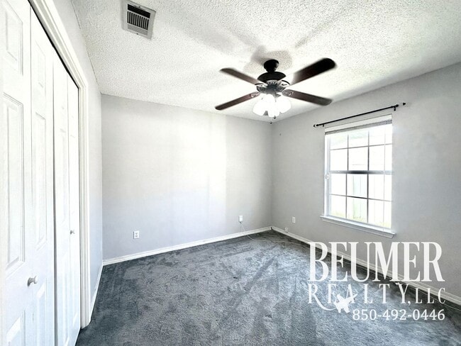 Building Photo - Solar Panel 3bd/2bath Home located Northeast Pensacola