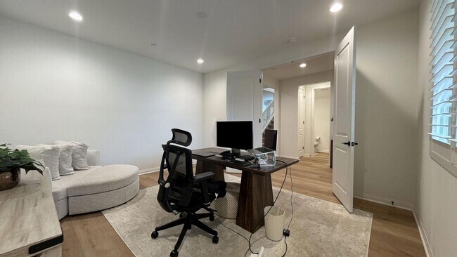 Building Photo - 25059 Sand Wedge Dr
