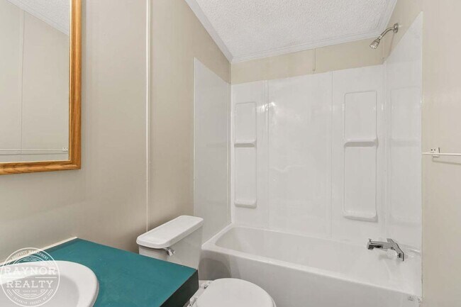 Building Photo - Enjoy the peace and quiet of the country!