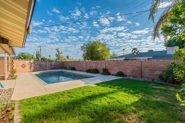Building Photo - BEAUTIFUL SOUTH SCOTTSDALE - CORNER LOT & ...