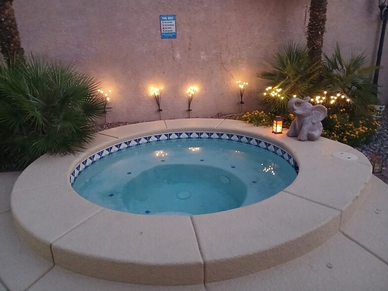 Hot Jacuzzi - 1003 Shell Flower Rd