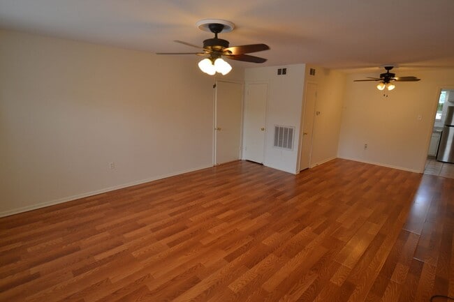 Building Photo - MOVE IN SPECIAL!  Newly updated, 2 bedroom, 2 bath Condo at Westdale Club Condos