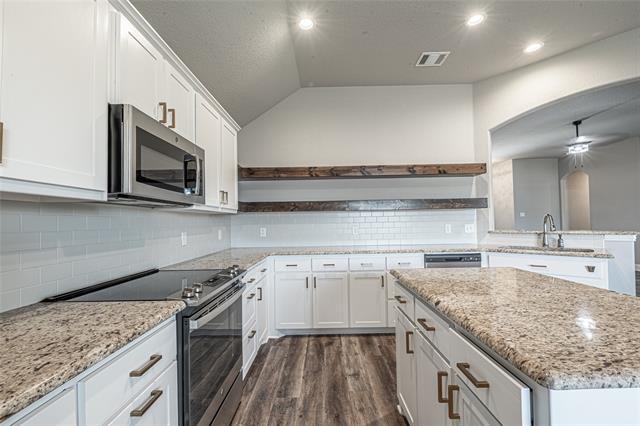 Building Photo - 325 Paloma St