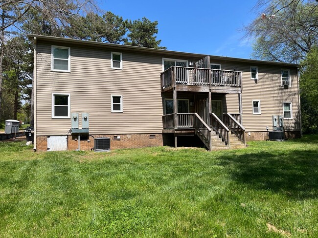 Building Photo - 1st Floor 2 Bed, 1 Bath Condo in Concord