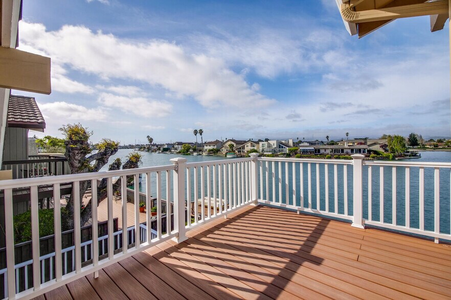 Building Photo - 255 Shearwater Is