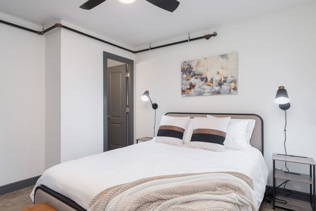 Building Photo - 201 S Chaparral St