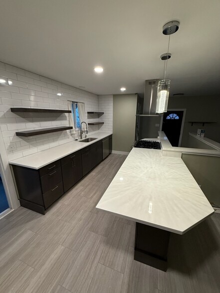 Building Photo - 1103 Ravenwood Ave