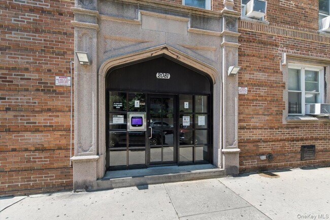 Building Photo - 2081 Cruger Ave