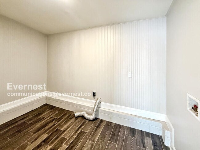 Building Photo - 900 Von Dale Dr