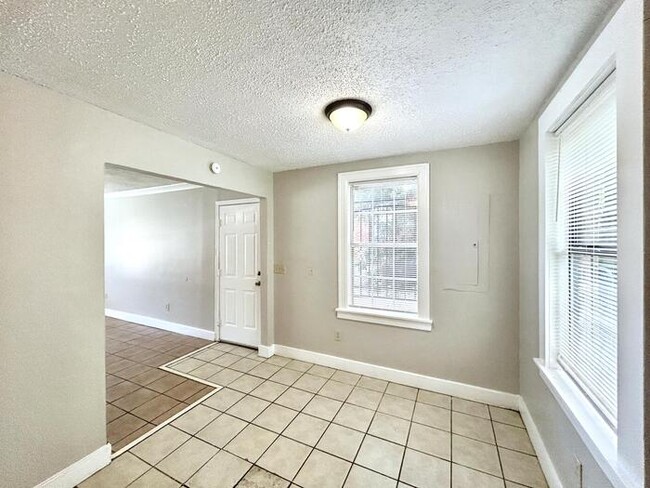 Building Photo - 3582 Kensett Dr