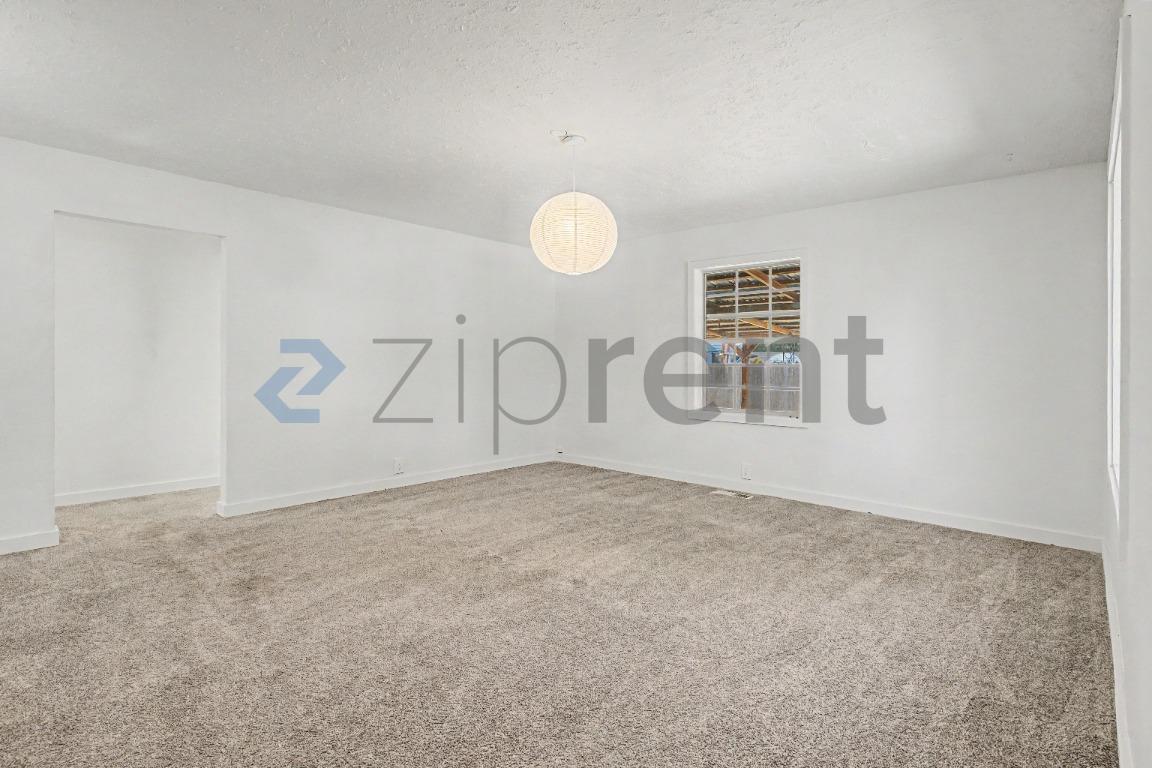 Building Photo - Unit