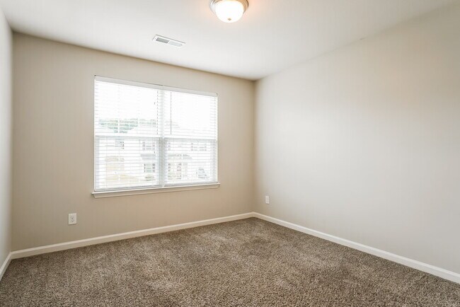 Building Photo - 4740 Queen Pierrette St