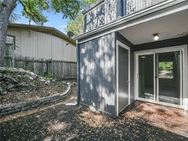 Building Photo - 6911 Thorncliffe Dr