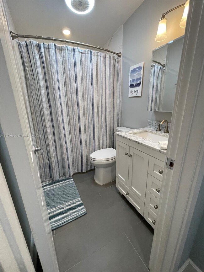 Building Photo - 39 Lake Shore Dr