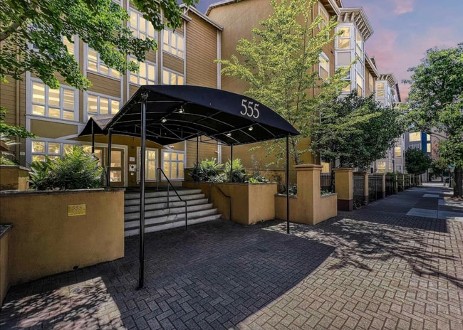 Building Photo - 555 10th St