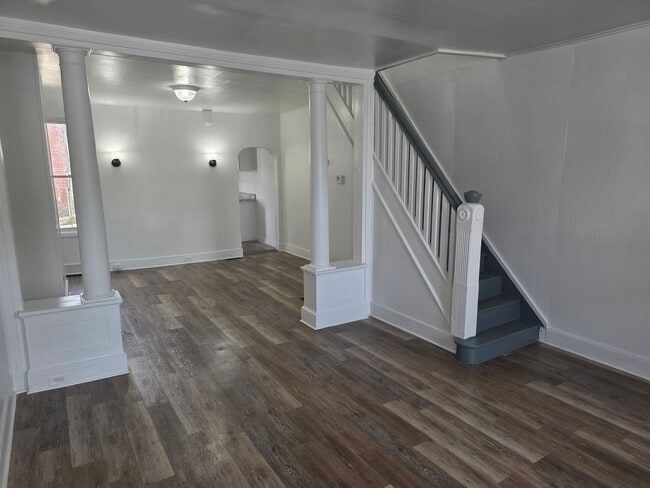 Building Photo - 1615 Lancaster Ave