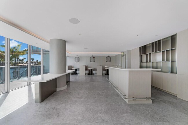 Building Photo - 9221 E Bay Harbor Dr