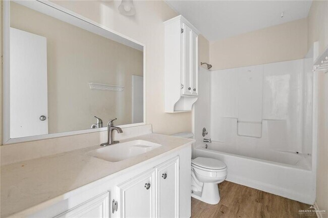 Building Photo - 12 E Stubbs St