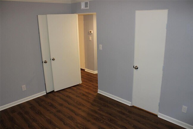 Building Photo - 3271 Sul Ross St