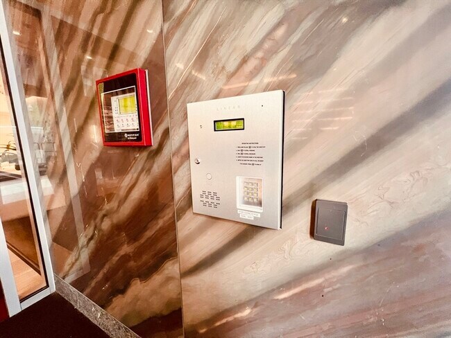 Building Photo - 32 Traveler St